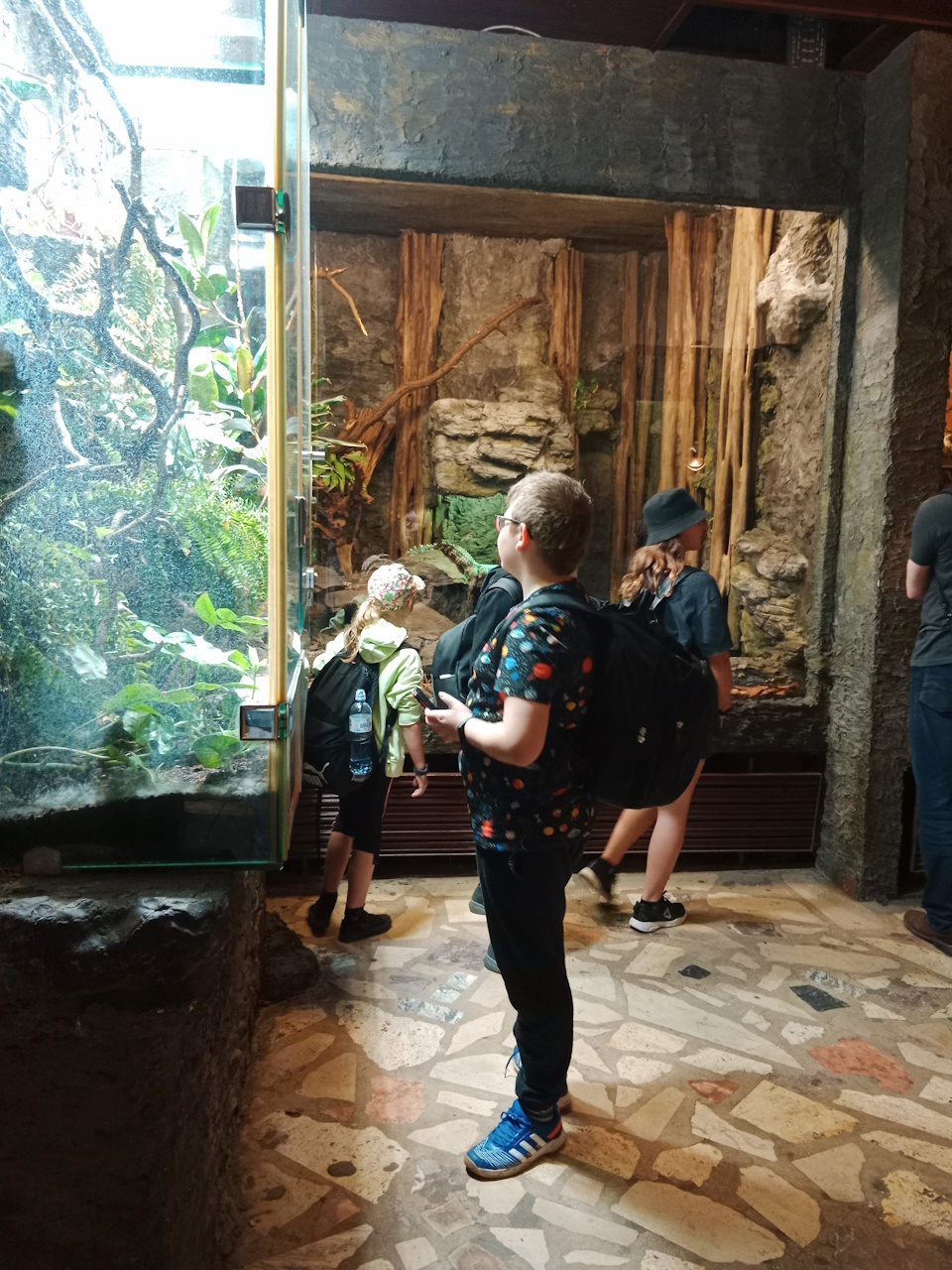 Uczniowie klasy IV a i V w ZOO