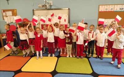 Udział przedszkolaków w akcji #Szkoła do hymnu