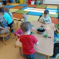 Wiosenne siewy w grupie Krasnoludki (5)