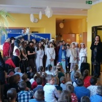 Świąteczny czas w naszej szkole! Audycja i jasełka. (7)