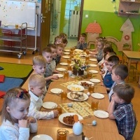 Śninadanie Wielkanocne w przedszkolu (2)