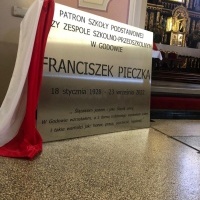 Poczet Sztandarowy. Tablica pamiątkowa (6)