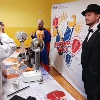 Elektryzujące zajęcia dla uczniów klasy VII i VIII (14)