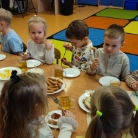 Wielkanocne śniadanie w przedszkolu (2)