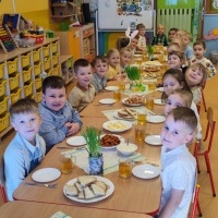 Wielkanocne śniadanie w przedszkolu (4)