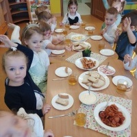Wielkanocne śniadanie w przedszkolu (6)