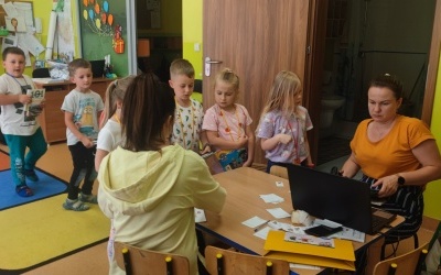 Przedszkolak z książką w plecaku - spotkanie majowe (8)