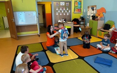 Przedszkolak z książką w plecaku (10)