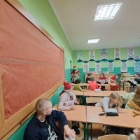Mikołaj i Grinch w naszej szkole! (15)