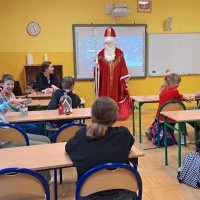 Mikołaj i Grinch w naszej szkole! (11)