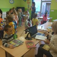 Przedszkolak z książką w plecaku - grudzień